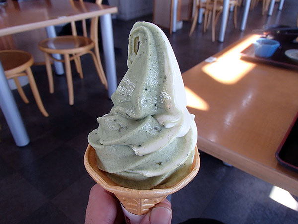 ワカメミックス味のソフトクリーム